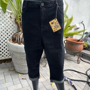 Hybrid & Company Brand Capri Jeans Black Size 16 High Rise Straight Leg NWT